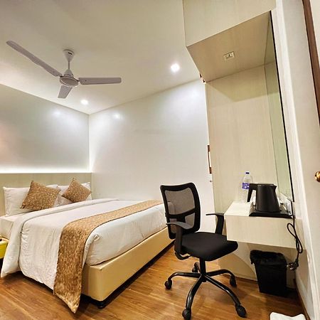 White House By Maxxvalue Service Apartments Bandra Мумбаи Экстерьер фото