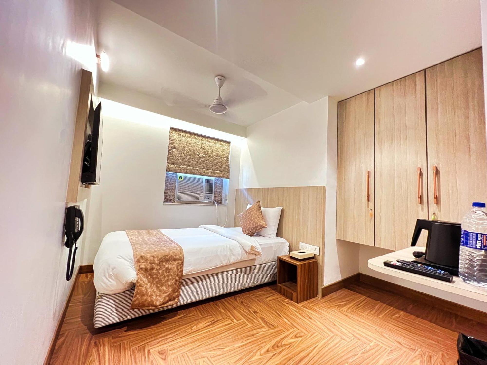 White House By Maxxvalue Service Apartments Bandra Мумбаи Экстерьер фото