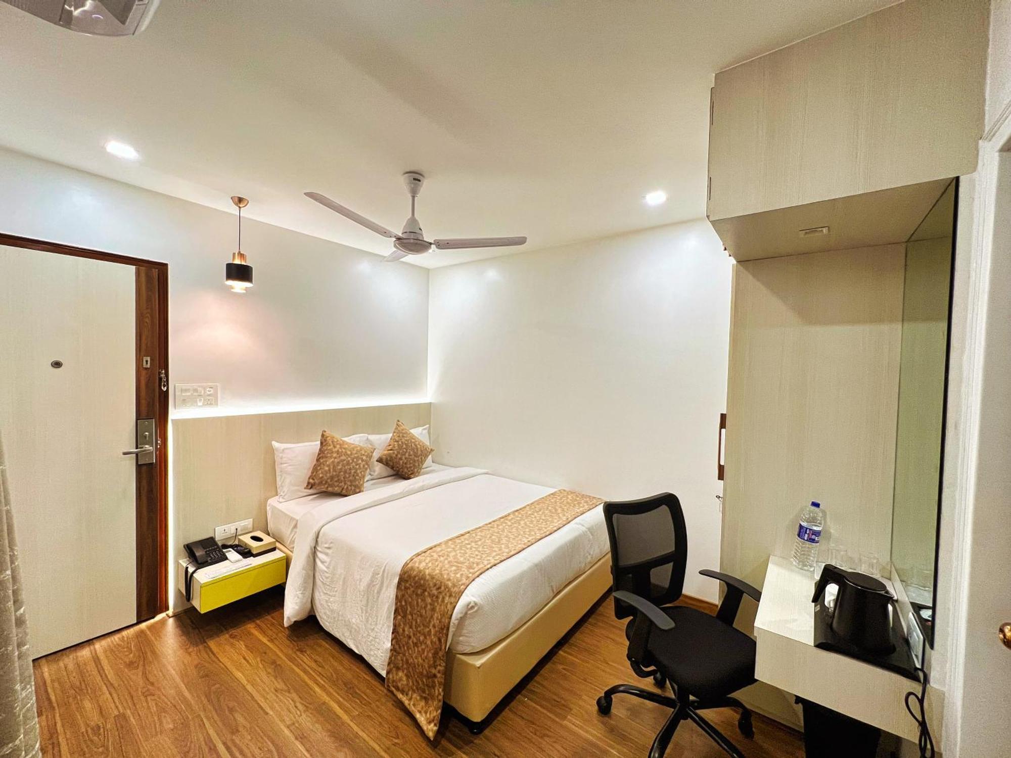 White House By Maxxvalue Service Apartments Bandra Мумбаи Экстерьер фото