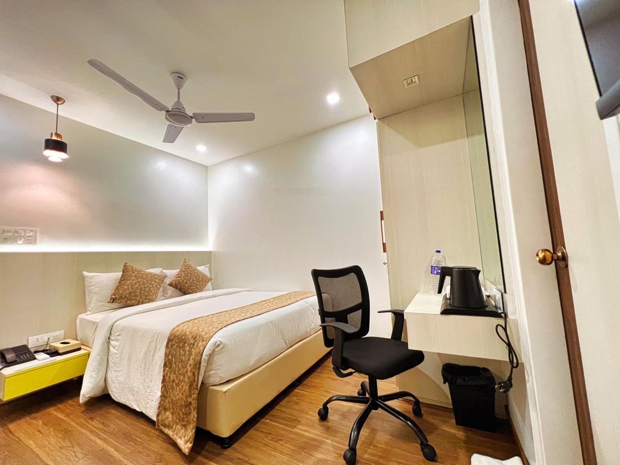 White House By Maxxvalue Service Apartments Bandra Мумбаи Экстерьер фото